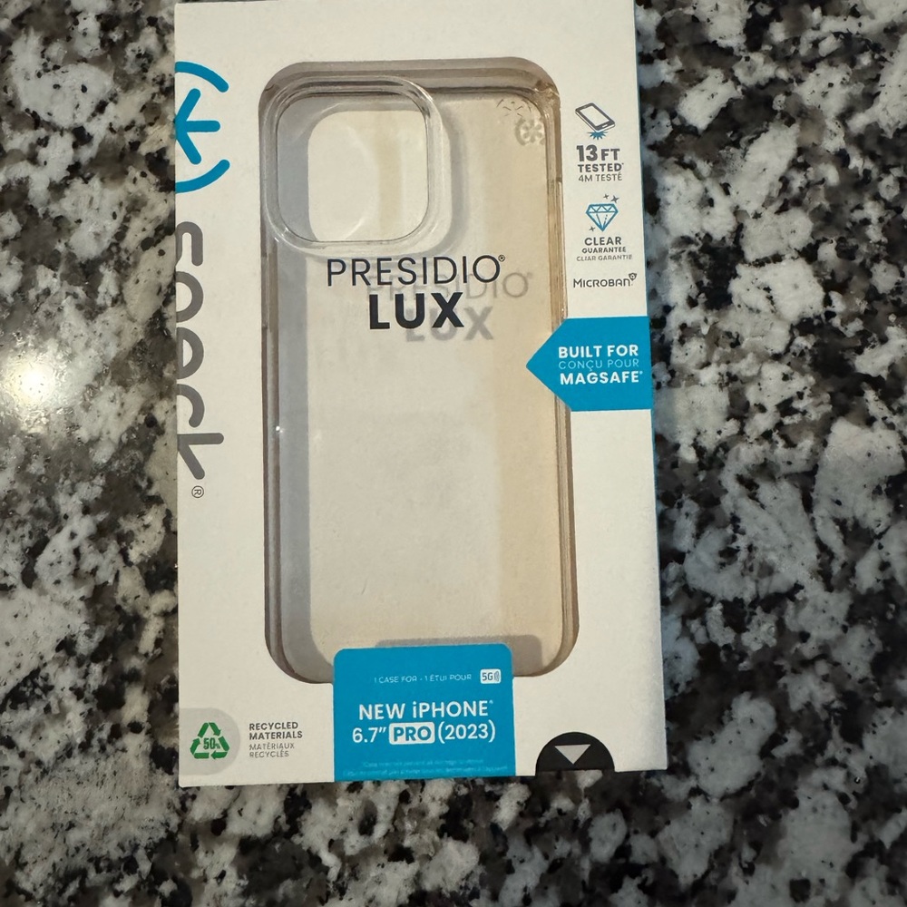 Speck Presidio LUX Clear Case for iPhone 6.7" Pro (2023)